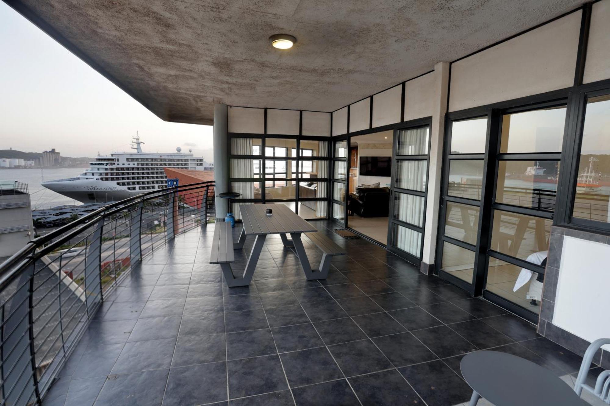 Apartamento At The Point - Peaceful Plentiful Penthouse *