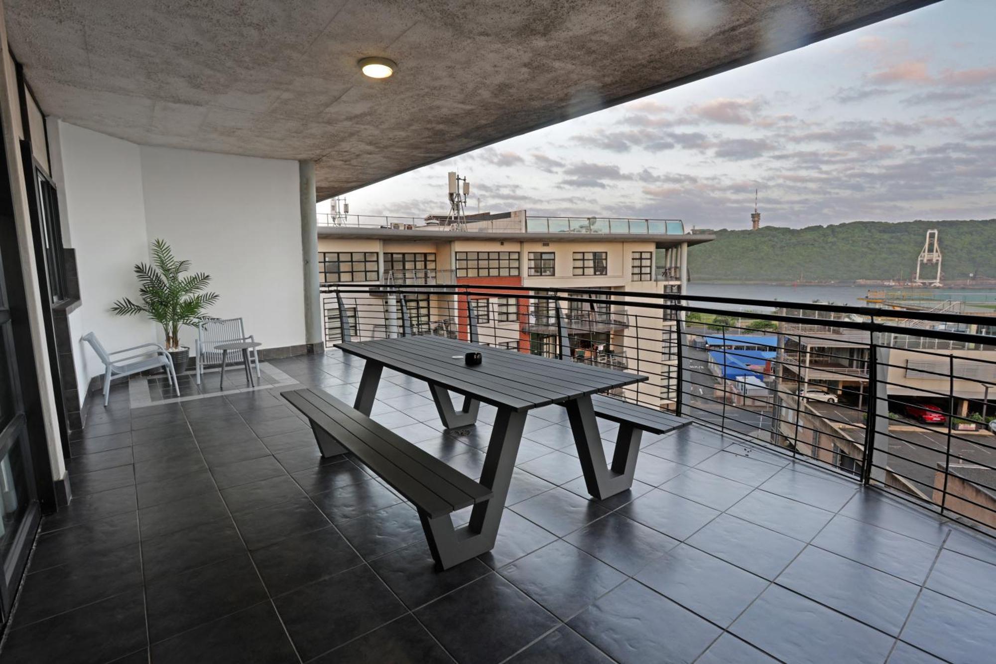 At The Point - Peaceful Plentiful Penthouse Apartamento Durban